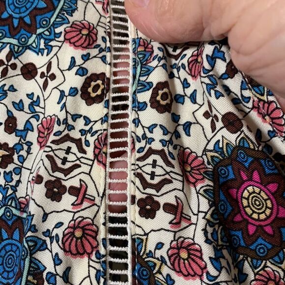 Jodifl Size Small BoHo dress with ruffle sleeves and crochet detail - Picture 9 of 10